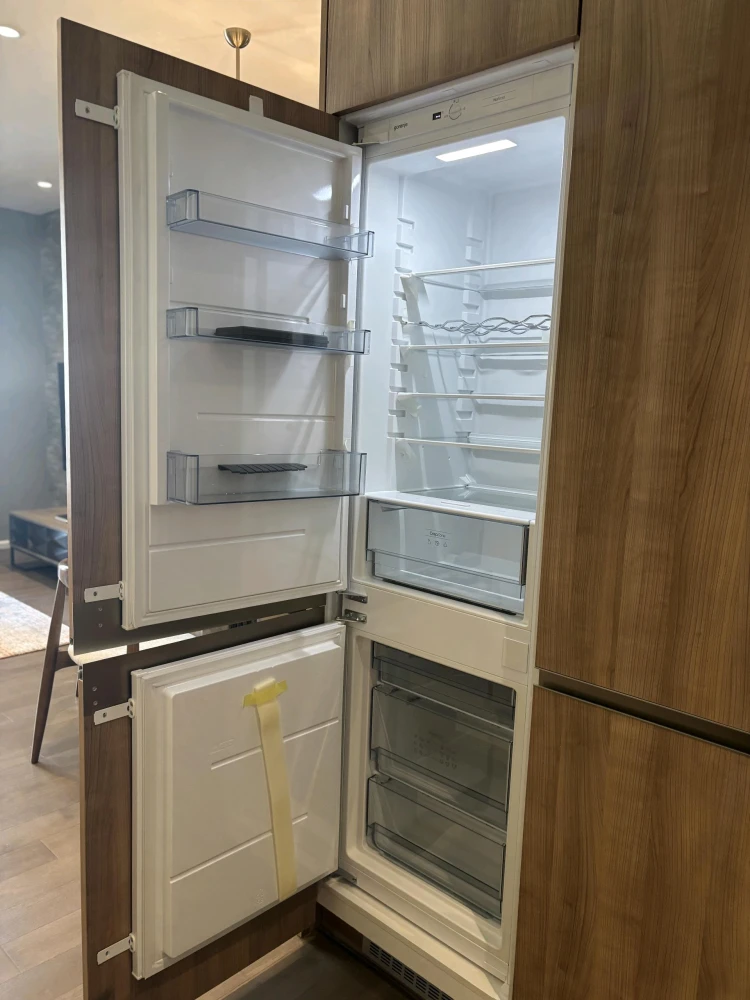For rent: MUNIQ Sukhumvit 23. Spacious, fully furnished, and comfortable room. Book now! Don't miss out!