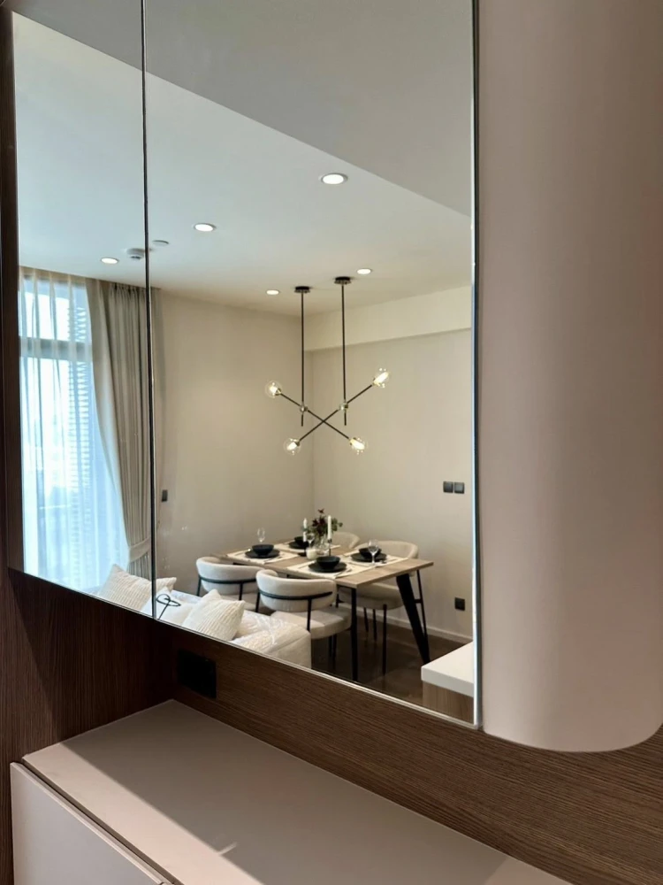 For rent: MUNIQ Sukhumvit 23, spacious room, lots of usable space, decorated in a controlled tone, comes with complete furniture, book now!