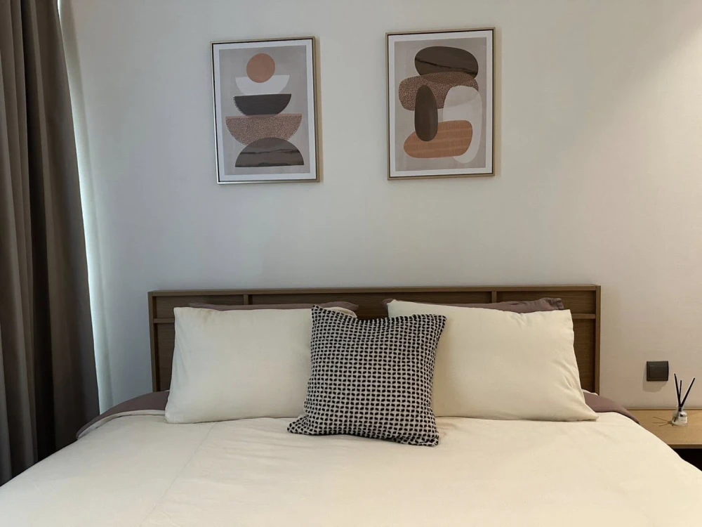 For rent: MUNIQ Sukhumvit 23, spacious room, lots of usable space, decorated in a controlled tone, comes with complete furniture, book now!