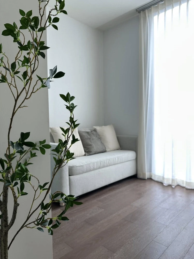 For rent: MUNIQ Sukhumvit 23, spacious room, lots of usable space, decorated in a controlled tone, comes with complete furniture, book now!