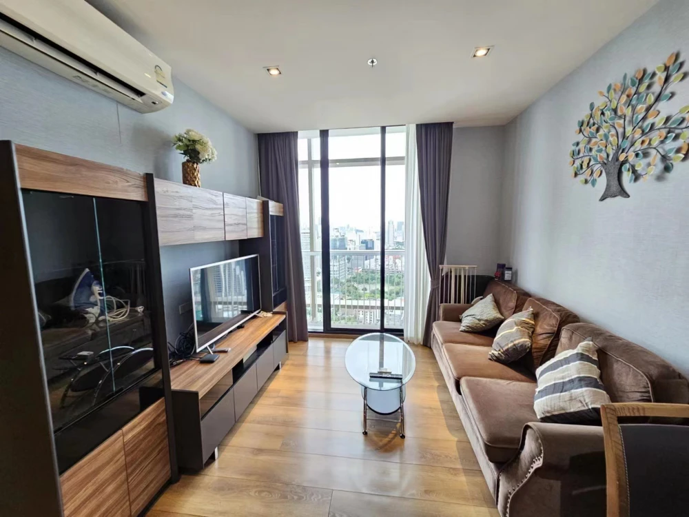 For rent: MUNIQ Sukhumvit 23, spacious room, lots of usable space, complete amenities, beautiful view, not blocked, reserve now!