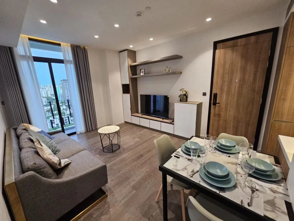 For rent: MUNIQ Sukhumvit 23, spacious room, lots of usable space, complete amenities, beautiful view, not blocked, reserve now!