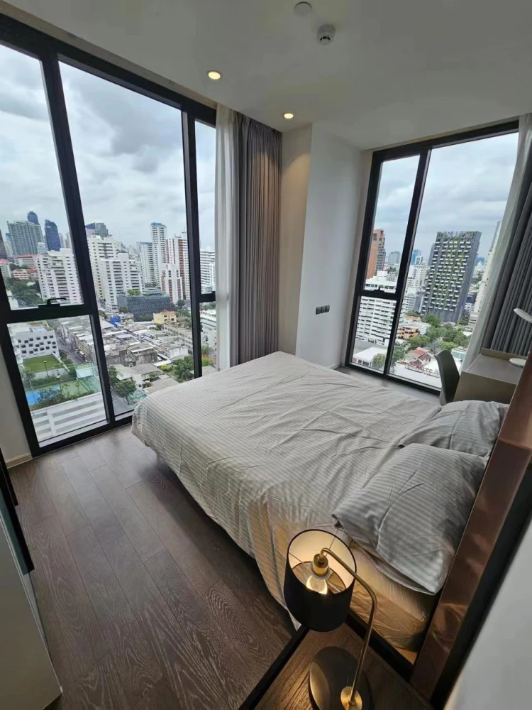 For rent: MUNIQ Sukhumvit 23, spacious room, lots of usable space, complete amenities, beautiful view, not blocked, reserve now!