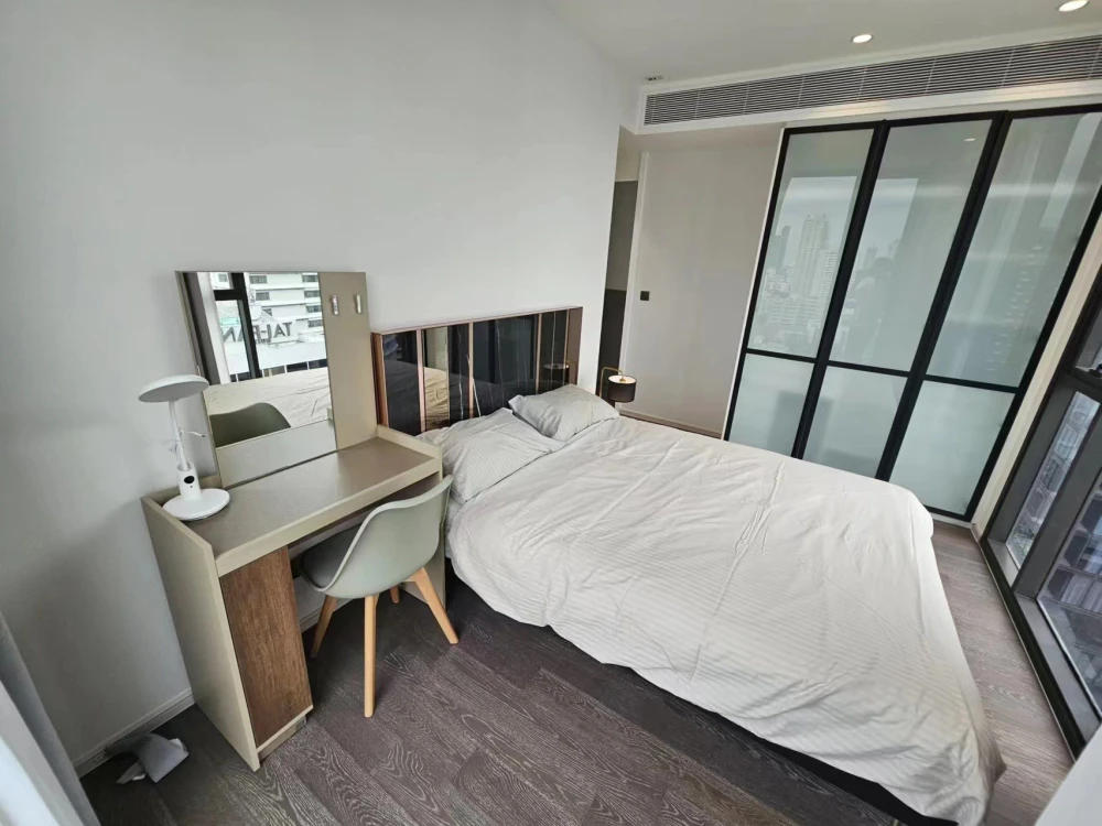 For rent: MUNIQ Sukhumvit 23, spacious room, lots of usable space, complete amenities, beautiful view, not blocked, reserve now!