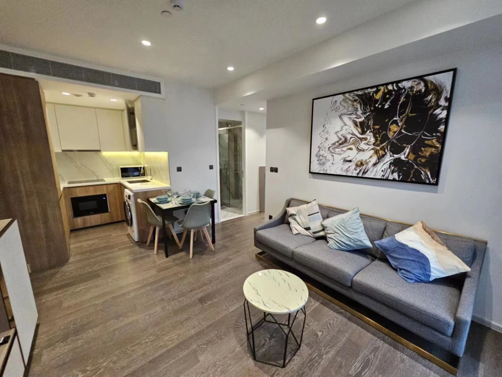 For rent: MUNIQ Sukhumvit 23, spacious room, lots of usable space, complete amenities, beautiful view, not blocked, reserve now!