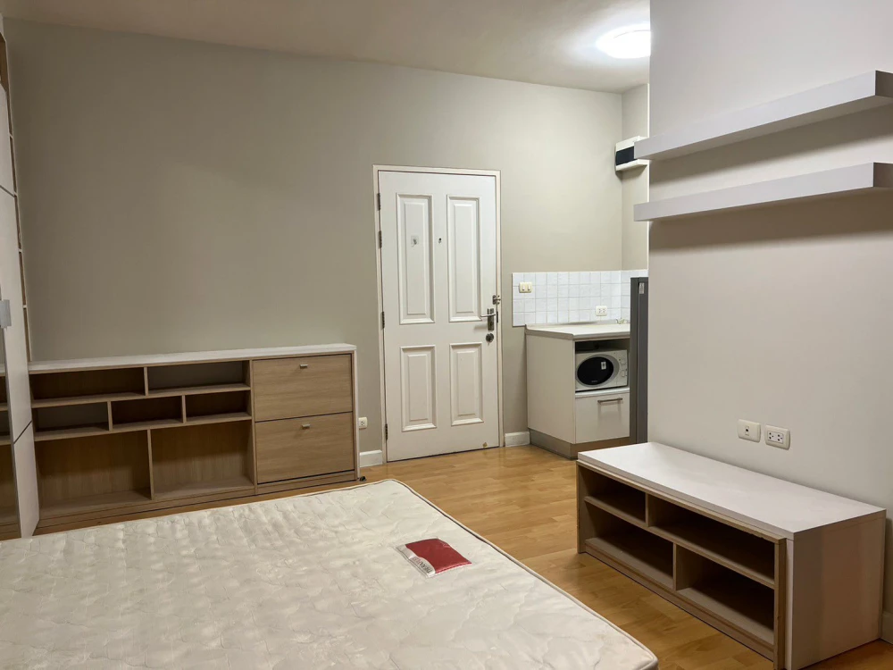 For rent: My Condo Sukhumvit 103, studio room, 2nd floor, corner room, privacy. Hurry and reserve now.