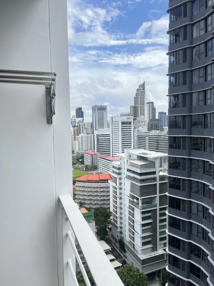 For rent: My Resort Bangkok, 30th floor, highest floor, fully furnished and equipped with electrical appliances. Can you not reserve it?