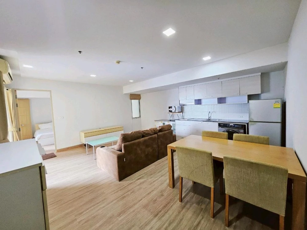 For rent: My Resort Bangkok, spacious room, fully furnished, ready to move in. If interested, hurry and reserve now. Don't miss out.