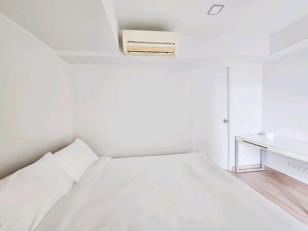 For rent: My Resort Bangkok, spacious room, fully furnished, ready to move in. If interested, hurry and reserve now. Don't miss out.