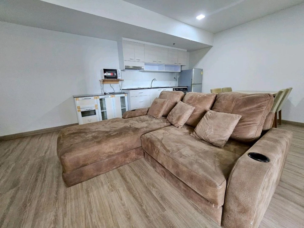 For rent: My Resort Bangkok, spacious room, fully furnished, ready to move in. If interested, hurry and reserve now. Don't miss out.