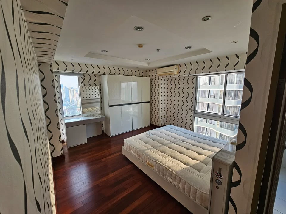ให้เช่า My Resort Bangkok ห้องกว้างอยู่สบาย ติดวอลเปเปอร์อย่างดี หิ้วกระเป๋ามาได้เลย