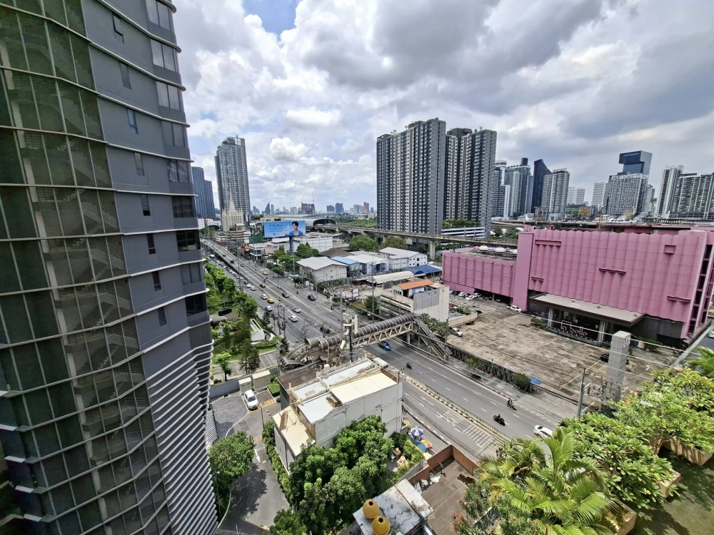 For rent: My Resort Bangkok, corner room, 2 bedrooms, 1 bathroom, fully furnished, don't miss it.