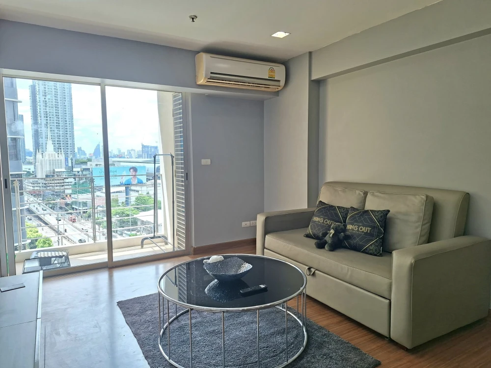 For rent: My Resort Bangkok, corner room, 2 bedrooms, 1 bathroom, fully furnished, don't miss it.
