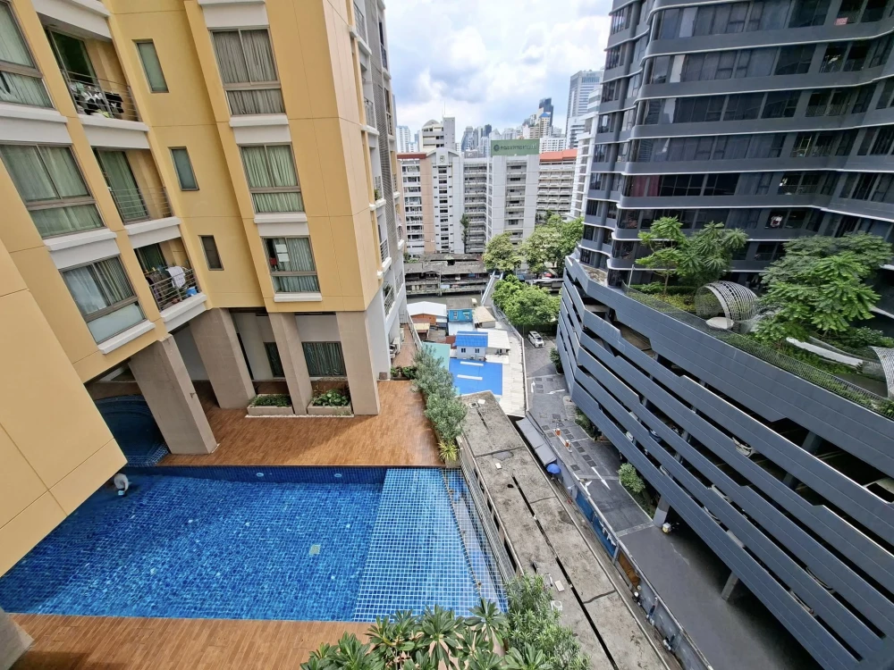 For rent: My Resort Bangkok, corner room, 2 bedrooms, 1 bathroom, fully furnished, don't miss it.