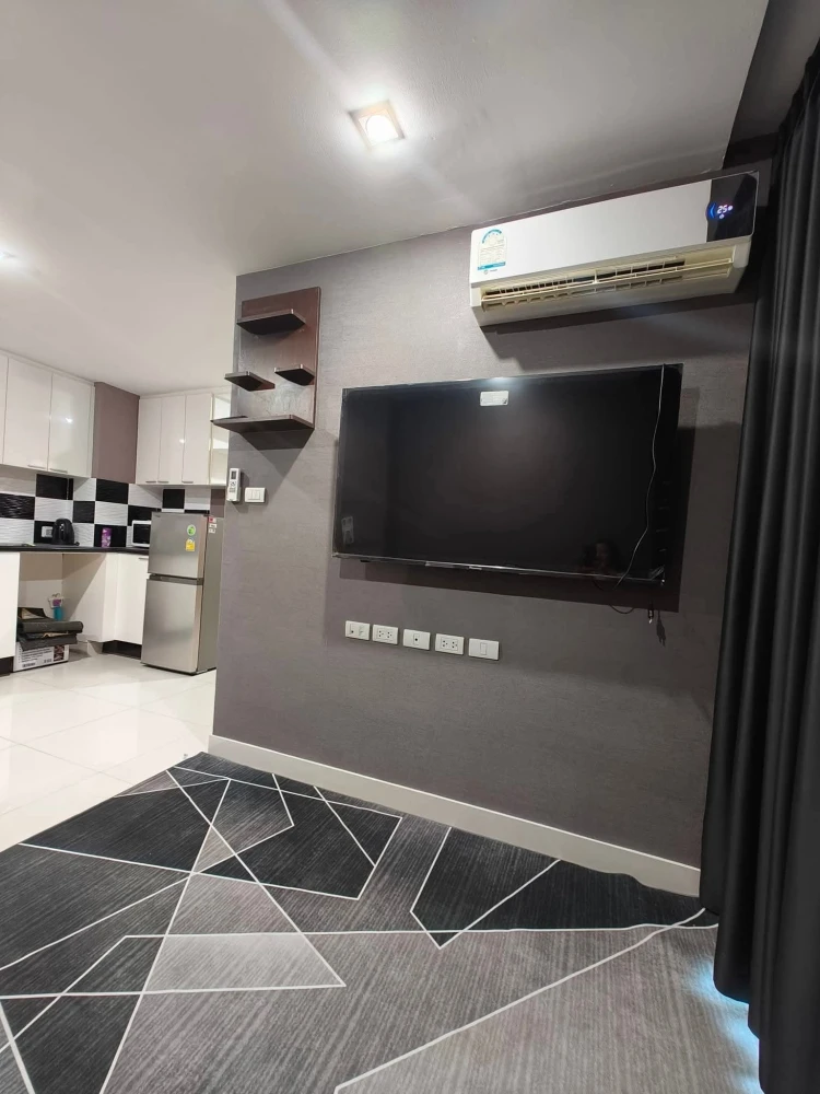 For rent: Na Lanna Condo Pattaya, spacious room, lots of usable space, good location, swimming pool view, reserve now!