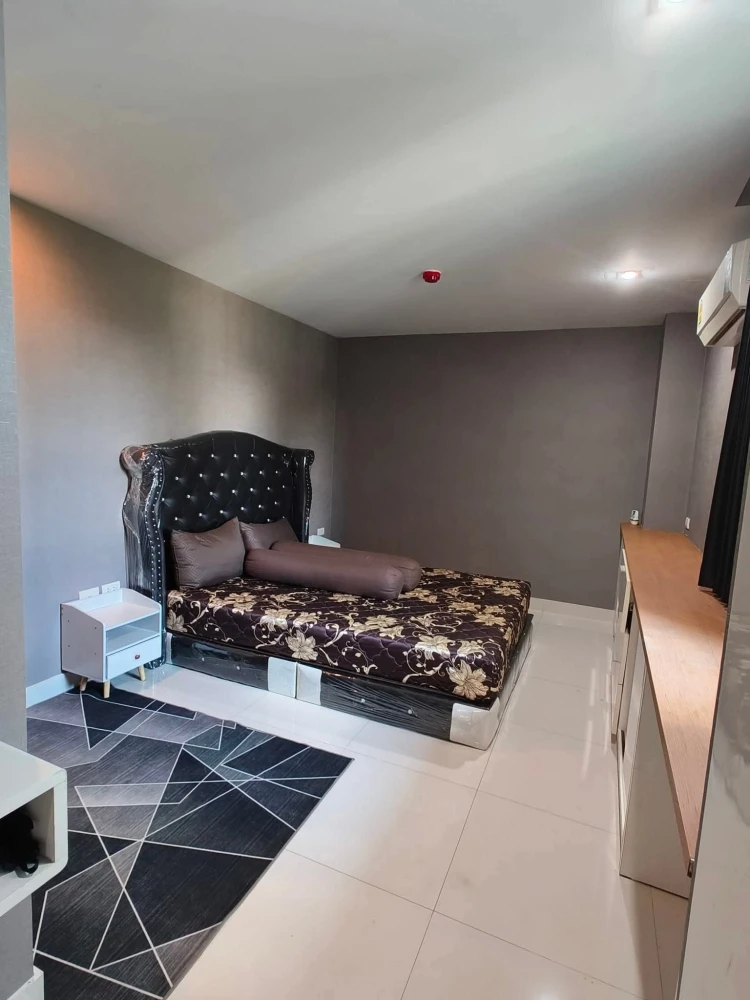 For rent: Na Lanna Condo Pattaya, spacious room, lots of usable space, good location, swimming pool view, reserve now!