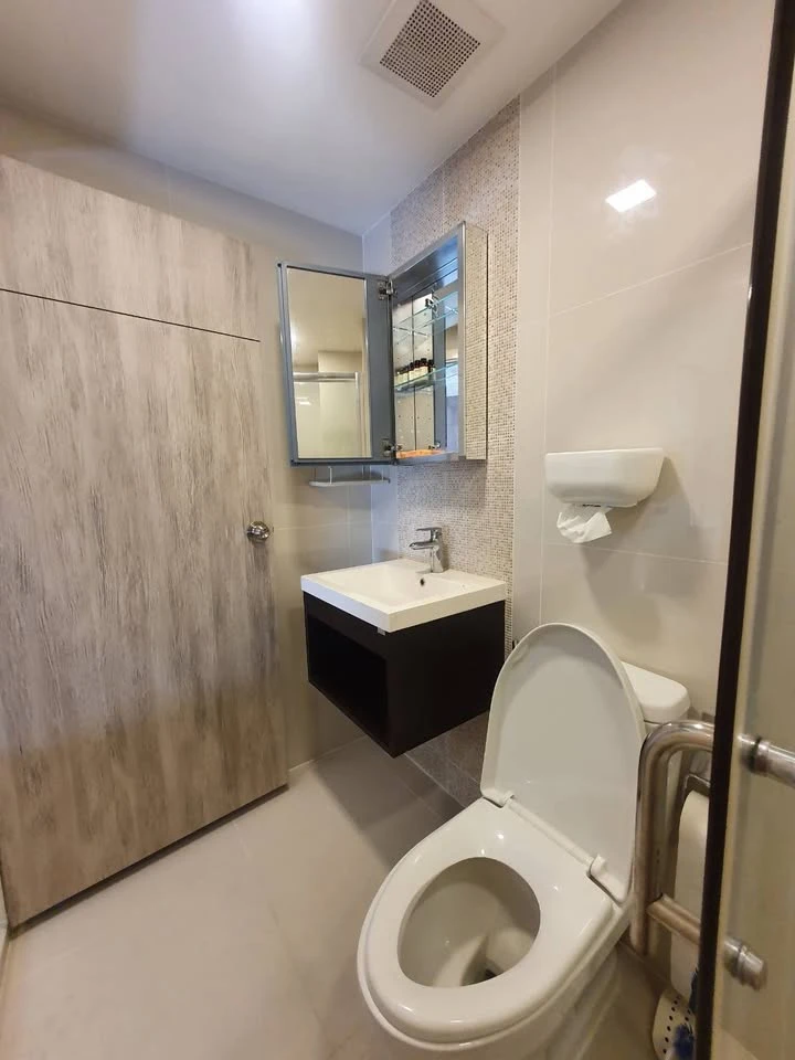 For rent: Na Veera Phahol-Ari. Nice room, fully furnished, complete amenities. Book now, don't miss out!!!