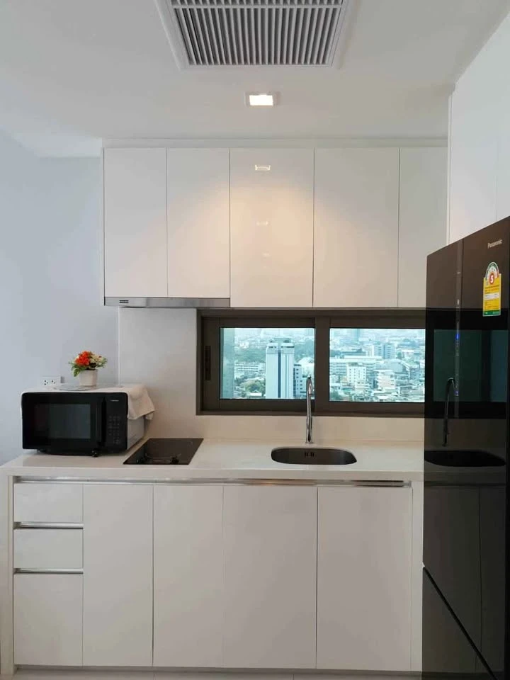 For rent: Nara 9 by Eastern Star, corner room, not crowded, decorated in a neutral tone, comes with complete furniture, reserve now.