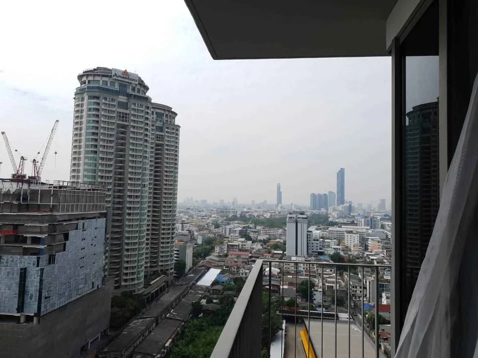 For rent: Nara 9 by Eastern Star, corner room, not crowded, decorated in a neutral tone, comes with complete furniture, reserve now.