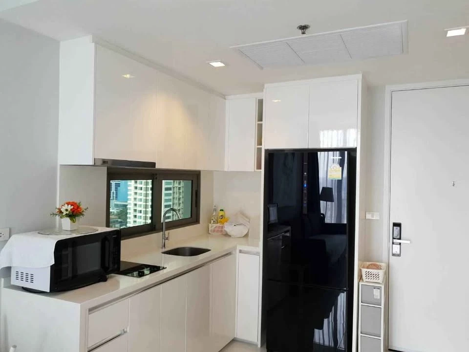 For rent: Nara 9 by Eastern Star, corner room, not crowded, decorated in a neutral tone, comes with complete furniture, reserve now.