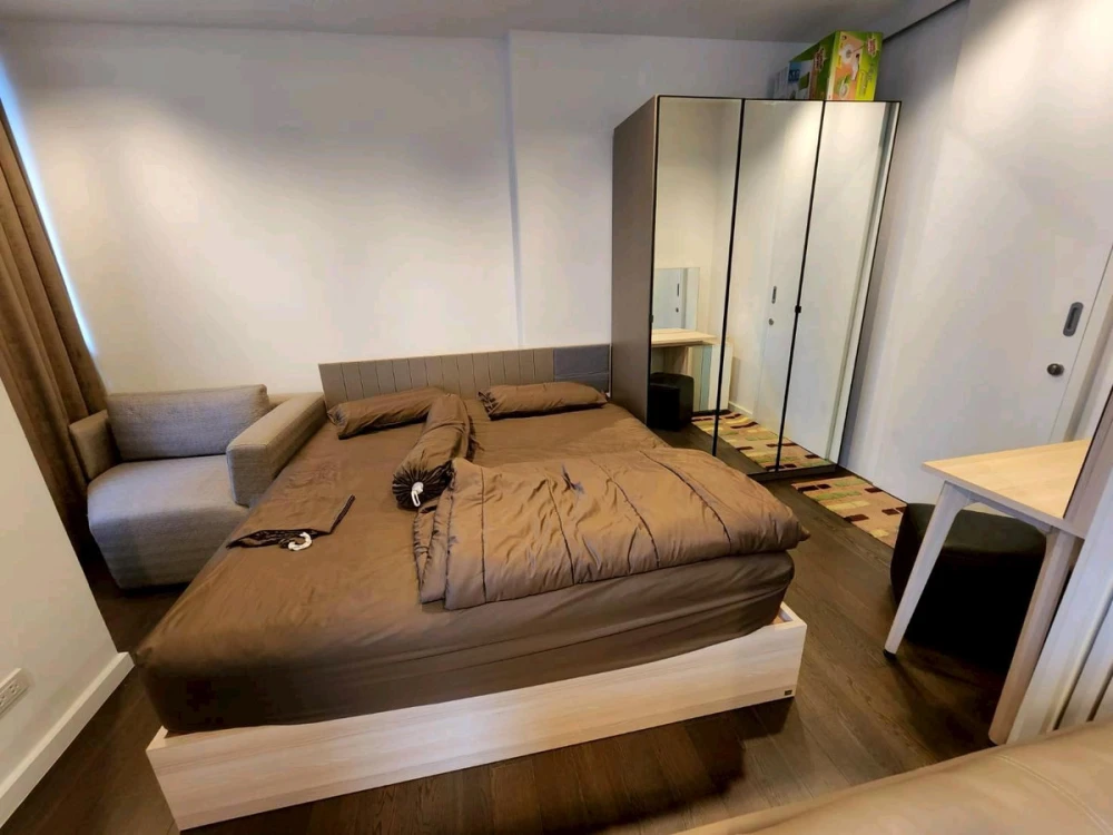 For rent: Nara 9 by Eastern Star, fully furnished and comfortable unit. Book now! Don't miss out! Act fast!