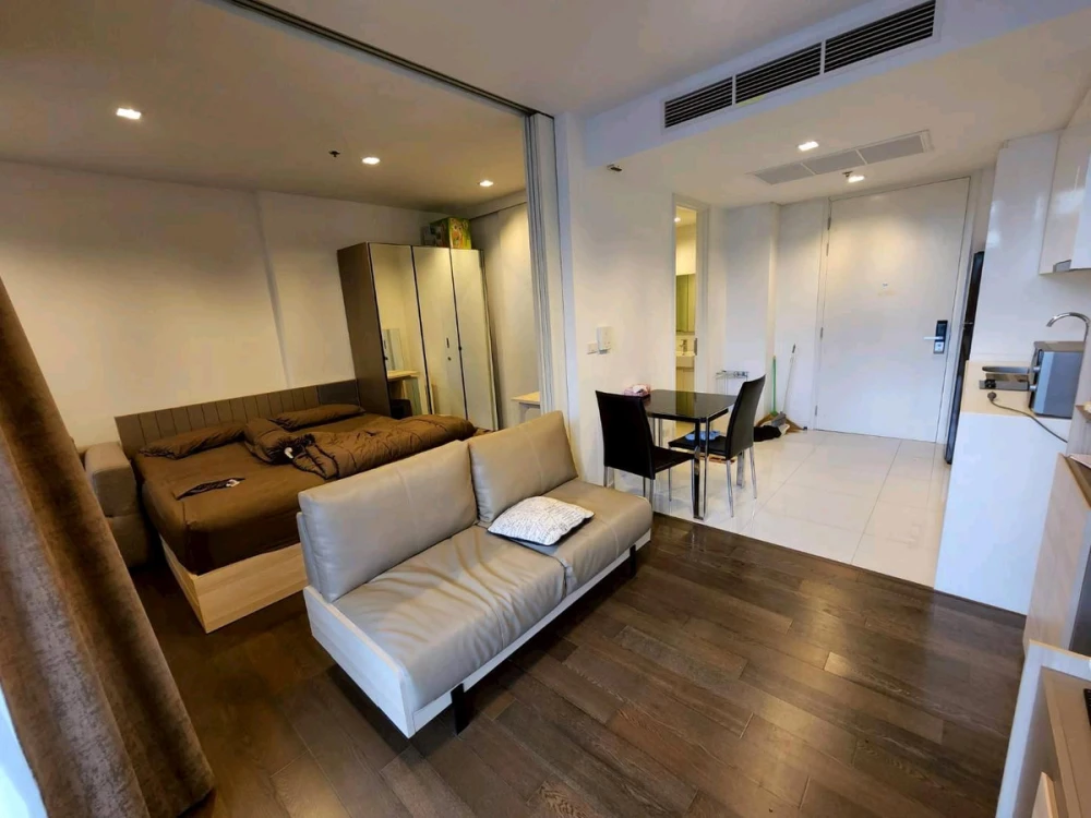 For rent: Nara 9 by Eastern Star, fully furnished and comfortable unit. Book now! Don't miss out! Act fast!