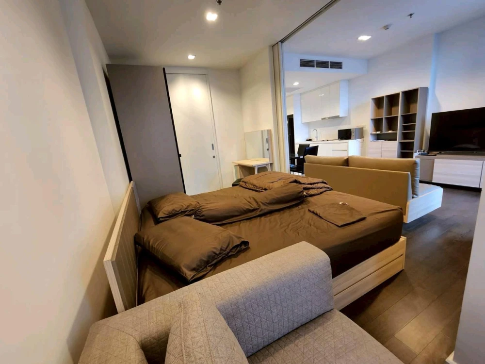 For rent: Nara 9 by Eastern Star, fully furnished and comfortable unit. Book now! Don't miss out! Act fast!