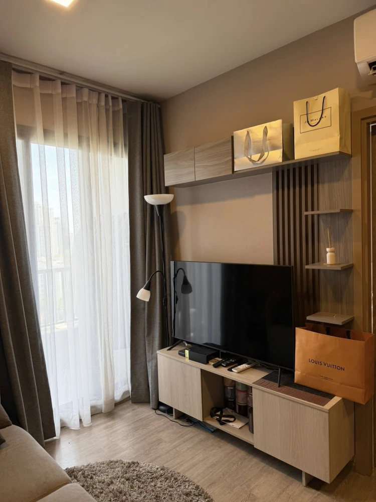 For rent: NIA-by-Sansiri, 10th floor unit in a great location. Not hot, beautiful unobstructed view, fully furnished. Book now!