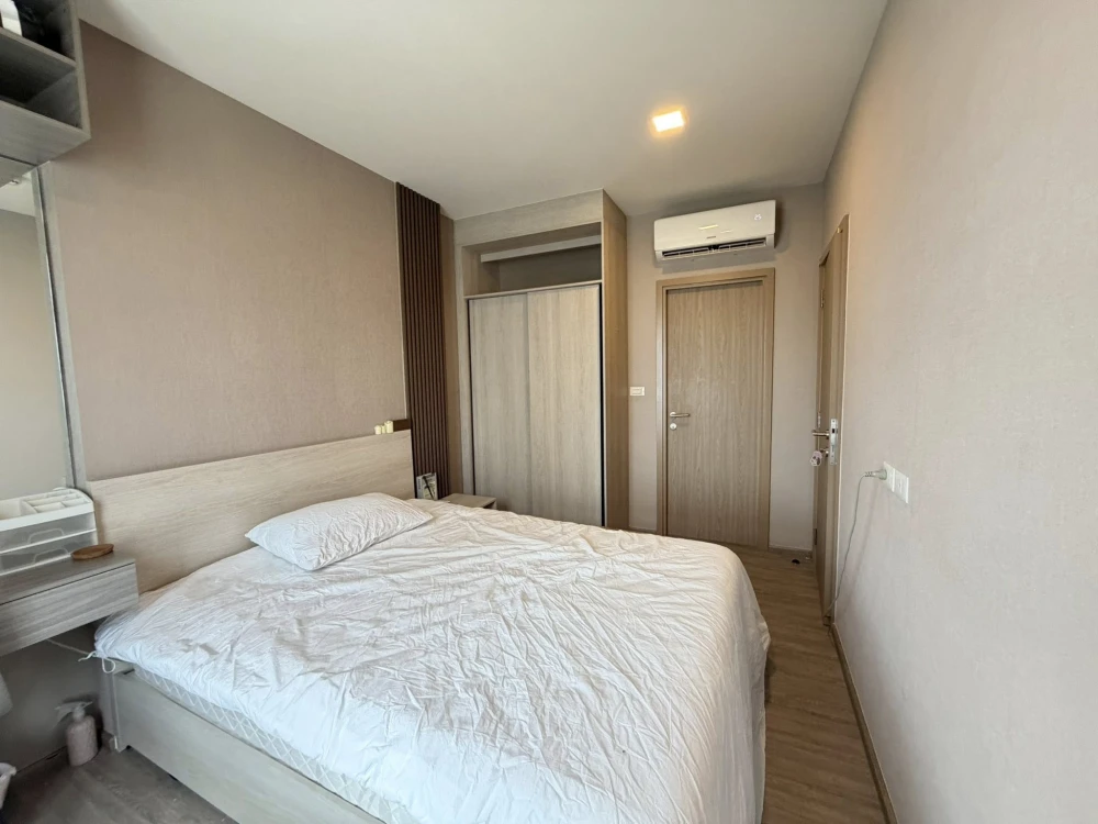 For rent: NIA-by-Sansiri, 10th floor unit in a great location. Not hot, beautiful unobstructed view, fully furnished. Book now!