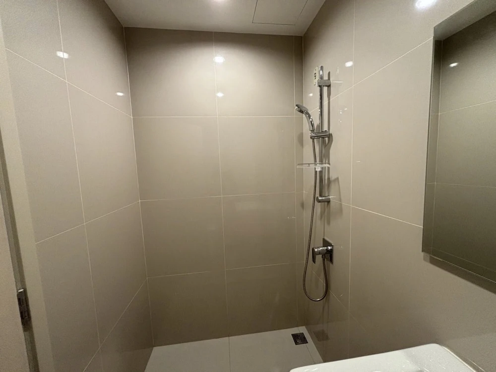 For rent: Nia by Sansiri, ready to move in, fully furnished, amazing price. Book now, don't miss this opportunity!