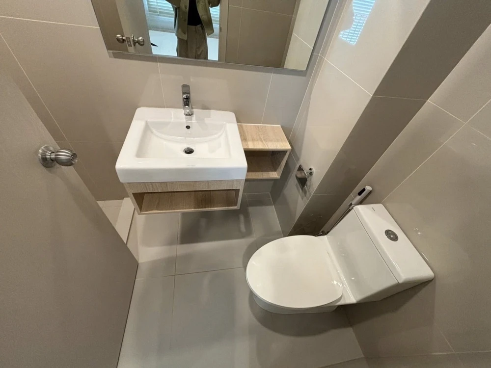 For rent: Nia by Sansiri, ready to move in, fully furnished, amazing price. Book now, don't miss this opportunity!