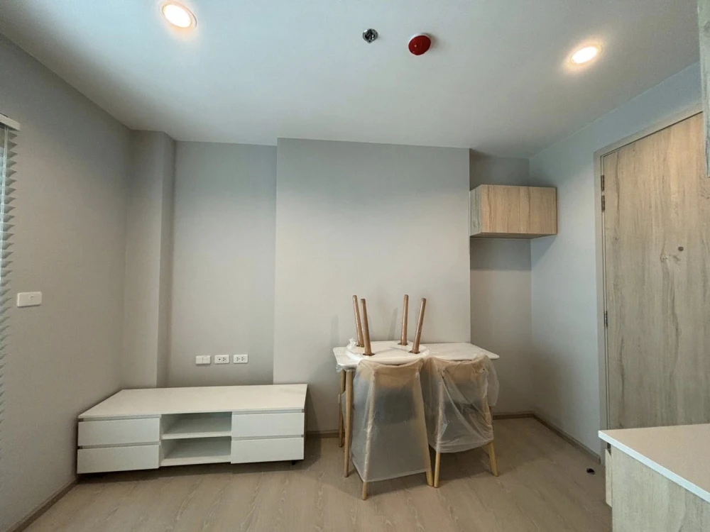 For rent: Nia by Sansiri, ready to move in, fully furnished, amazing price. Book now, don't miss this opportunity!