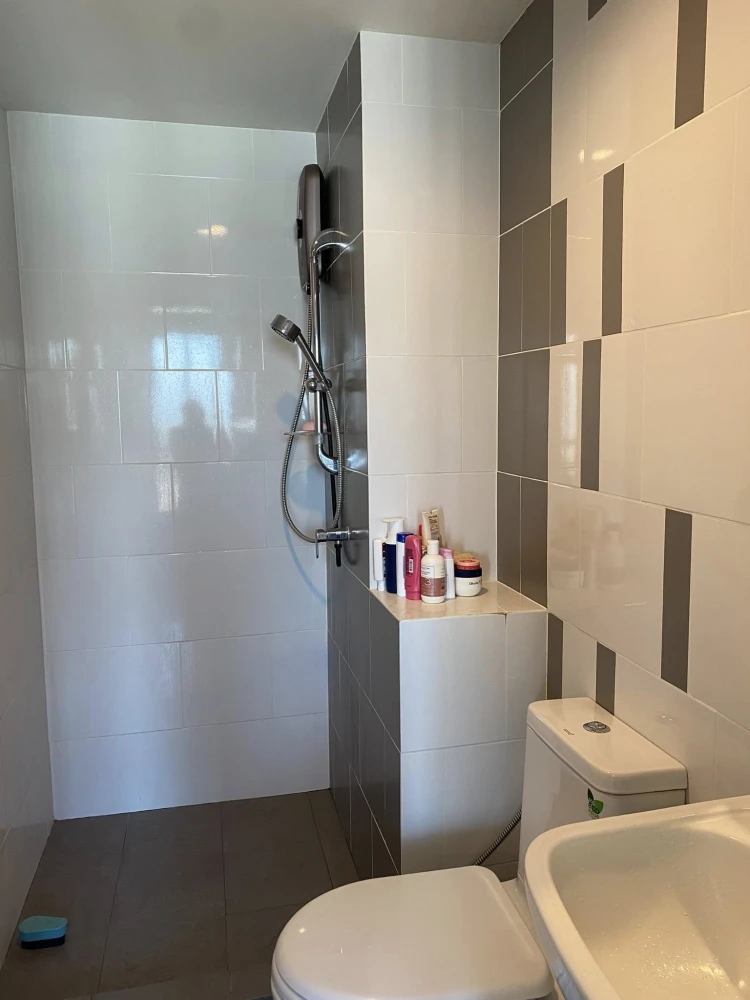 For rent: Niche ID @ Pakkret Station, 33rd floor, with Chao Phraya River view. Fully furnished with appliances. Ready to move in with just your luggag