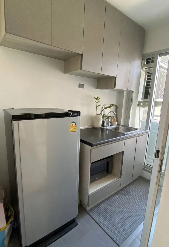 For rent: Niche ID @ Pakkret Station, 33rd floor, with Chao Phraya River view. Fully furnished with appliances. Ready to move in with just your luggag
