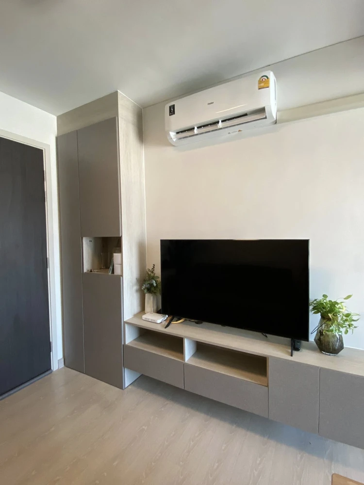 For rent: Niche ID @ Pakkret Station, 33rd floor, with Chao Phraya River view. Fully furnished with appliances. Ready to move in with just your luggag