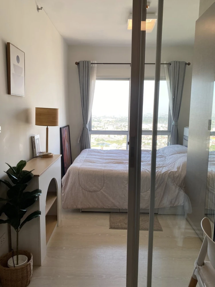 For rent: Niche ID @ Pakkret Station, 33rd floor, with Chao Phraya River view. Fully furnished with appliances. Ready to move in with just your luggag