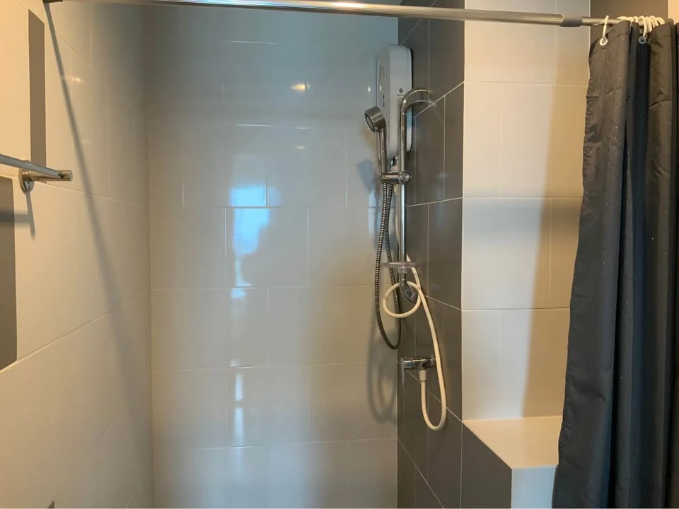Niche id @ Pakkret Station for rent. High floor unit with city view, bright and airy, good ventilation, and affordable price. Book now!