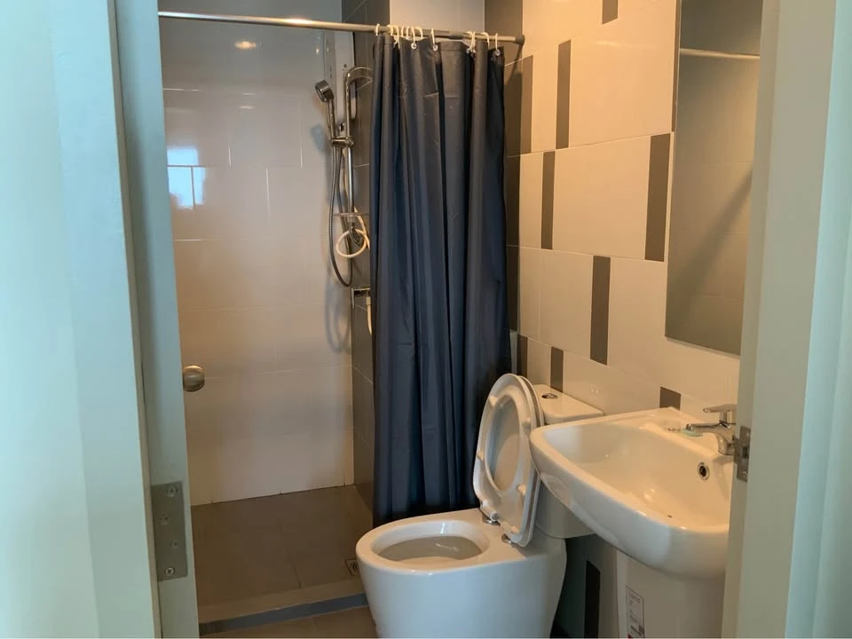 Niche id @ Pakkret Station for rent. High floor unit with city view, bright and airy, good ventilation, and affordable price. Book now!