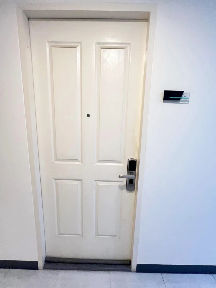 For rent: Niche id Serithai-Wongwaen, ready to move in, fully furnished, corner room, garden view, reserve now.