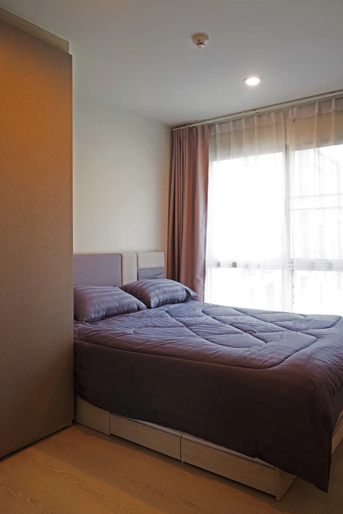 For rent: Niche ID Sukhumvit 113, corner unit with no shared walls on all four sides for privacy. Pool view, fully furnished, ready to move in.