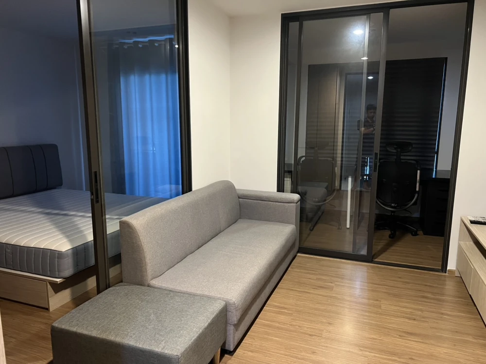 For rent: Niche Mono Itsaraphap, 1 bedroom, 1 bathroom, large usable area, fully furnished, just bring your bags and move in.