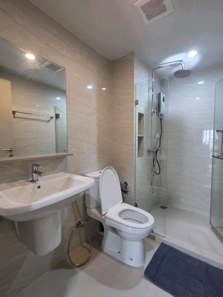 For rent: Niche Mono Itsaraphap, 6th floor, pool view, fully furnished, nice to live in. If interested, hurry and reserve now!