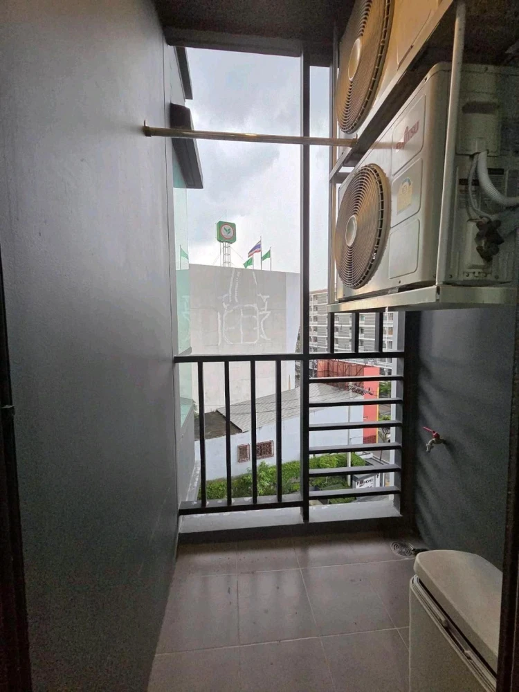 For rent: Niche Mono Itsaraphap, 6th floor, pool view, fully furnished, nice to live in. If interested, hurry and reserve now!