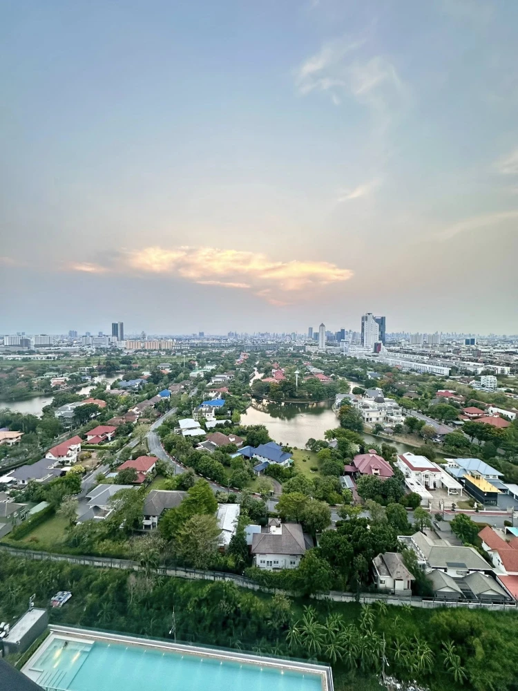 For rent: Niche MONO Mega Space Bangna, 24th floor, condo pool view and lake side village view, fully furnished, interested, reserve now.