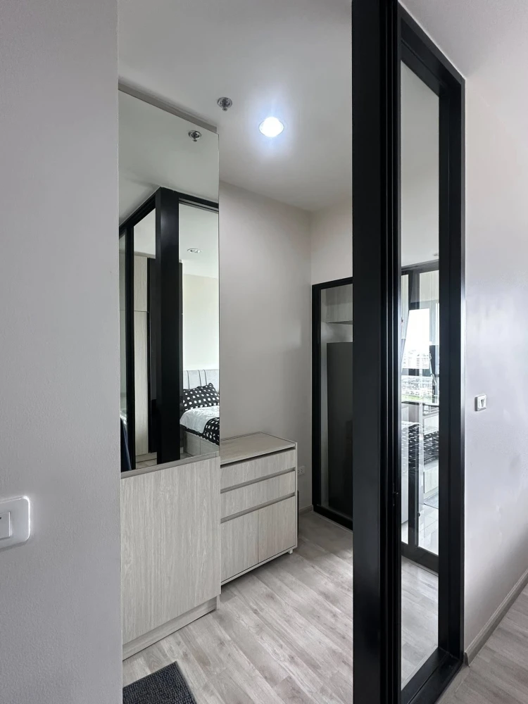 For rent: Niche MONO Mega Space Bangna, 24th floor, condo pool view and lake side village view, fully furnished, interested, reserve now.