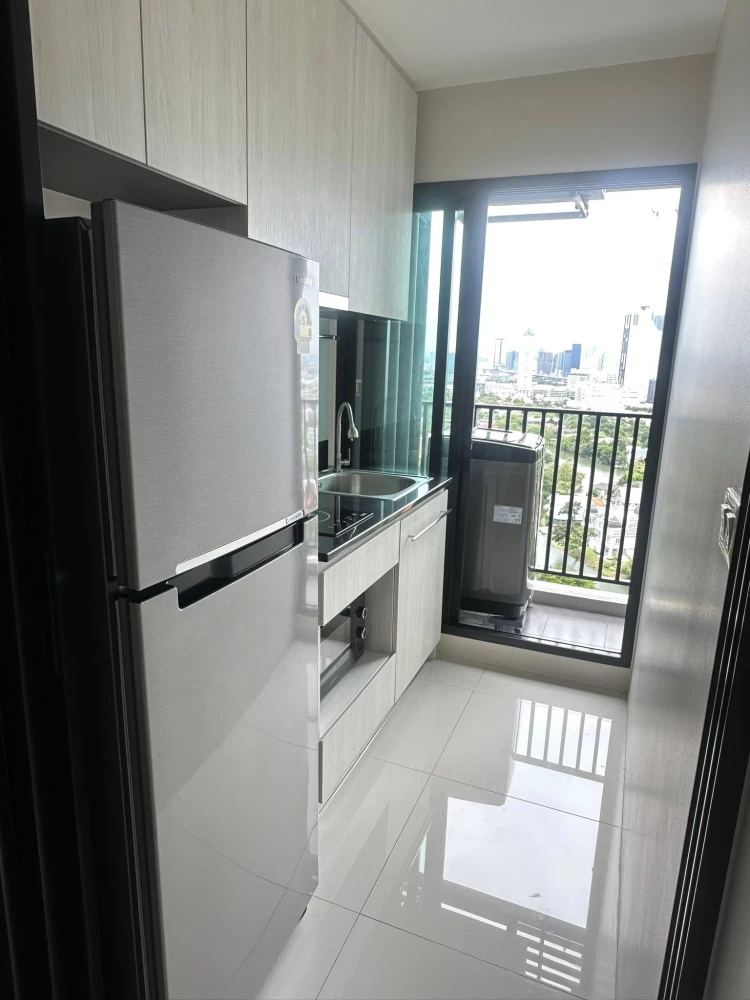 For rent: Niche MONO Mega Space Bangna, 24th floor, condo pool view and lake side village view, fully furnished, interested, reserve now.