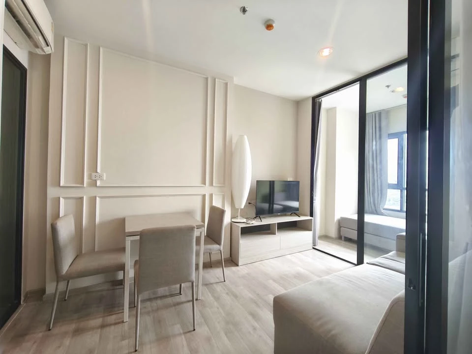 For rent: Niche Mono Mega Space Bangna. Very high floor unit, well-partitioned, fully furnished, and ready to move in.