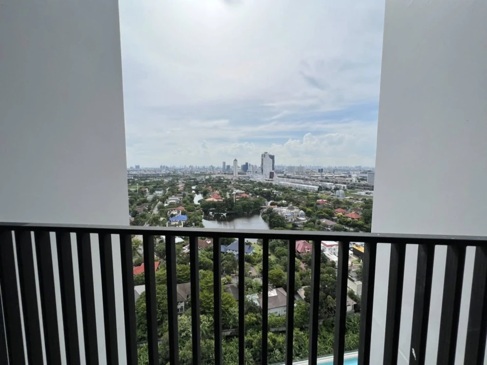 For rent: Niche Mono Mega Space, 24th floor, very high, great breeze, room with swimming pool view. You will regret it if you miss it.