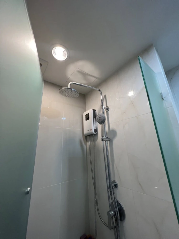 For rent: Niche Mono Mega Space, 24th floor, very high, great breeze, room with swimming pool view. You will regret it if you miss it.