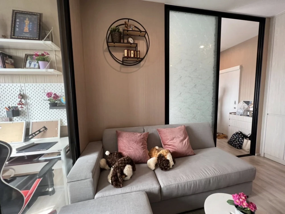 For rent: Niche Mono Mega Space, 24th floor, very high, great breeze, room with swimming pool view. You will regret it if you miss it.
